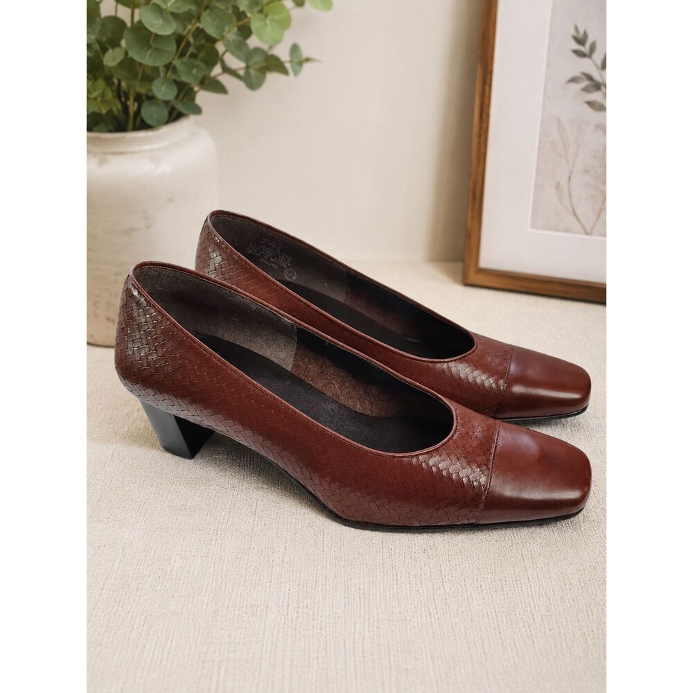 EASY SPIRIT Brown Leather 2-Toned 7.5 Women's Pumps Heels Shoes Slip On